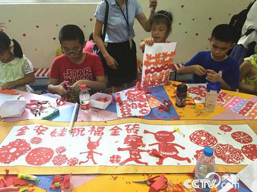 剪纸兴趣班的作品。