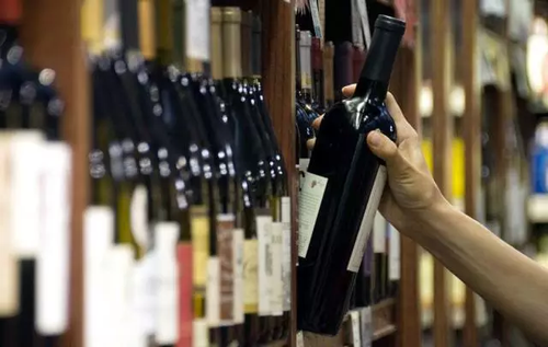 扫码价1399元的葡萄酒售价12元?商家:为了面子