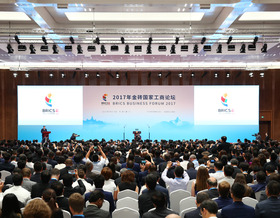 携手打造世界经济新亮点——一论习近平主席金砖国家工商论坛开幕式主旨演讲