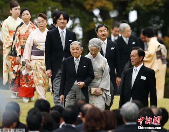 当地时间2014年11月6日，日本东京，天皇明仁，皇后美智子、皇太子德仁等皇室成员一同出席秋季皇家游园会。