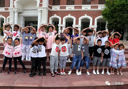 这所学校共有37对双胞胎 网友:和老师玩连连看?