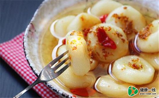 秋季多吃梨白萝卜荸荠护嗓