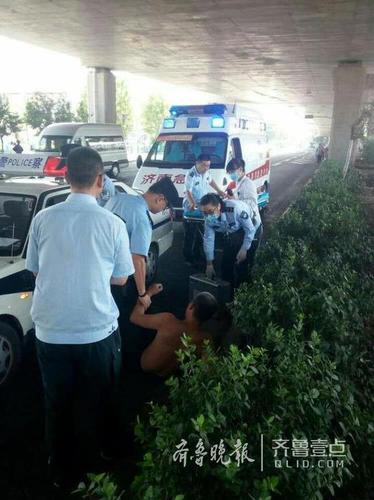 喝大了！醉酒男子竟躺在济南BRT车道内呼呼大睡