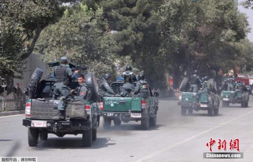 当地时间2017年8月，美国驻阿富汗大使馆附近一个热闹的购物街发生爆炸事件。