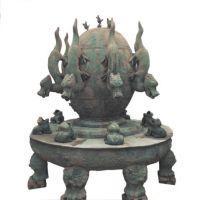 潘全虎铸仿的“地动仪”。