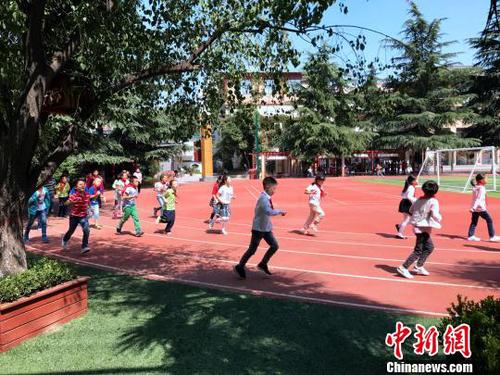 小学要求“弹性离?！奔页ぁ白灾ず苊Α敝粘坊? style=