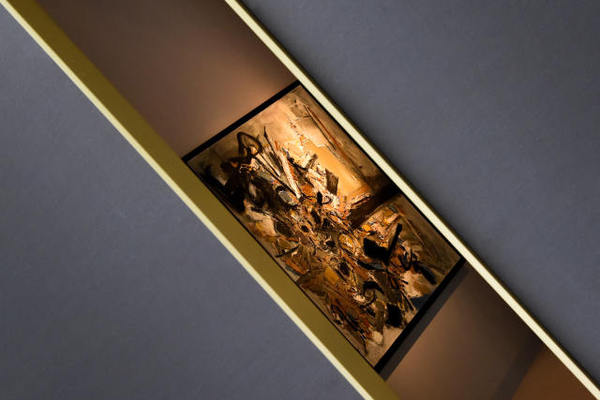 ↑这是9月11日在法国巴黎古董双年展上拍摄的一幅画作。