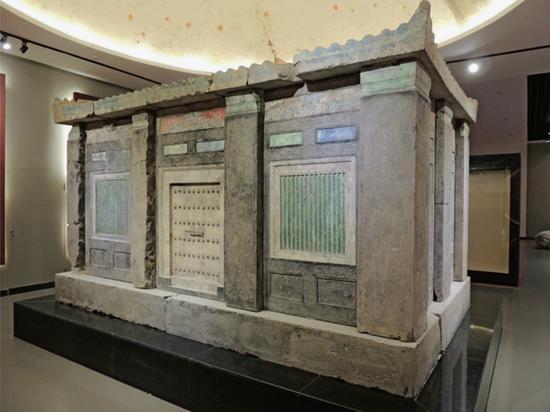 90年代大堡子山盗墓严重,不久即在国外发现被盗文物