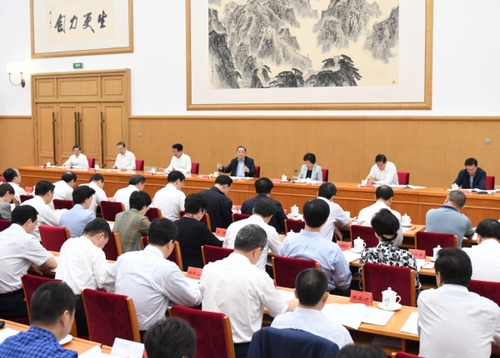 俞正声出席新疆若干历史问题研究座谈会并讲话 俞正声出席新疆若干历史问题研究座谈会并讲话