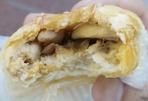 资料图:酸菜牛蛙馅月饼 资料图:酸菜牛蛙馅月饼