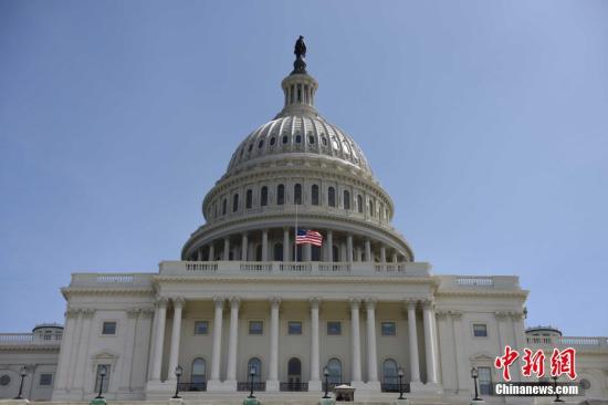 当地时间9月11日，美国国会降半旗，纪念9·11事件16周年。 <a target='_blank' href='http://www.chinanews.com/'>中新社</a>记者 邓敏 摄