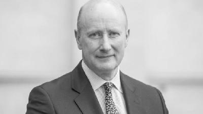 英女王秘书“出局”被指源于“宫斗”