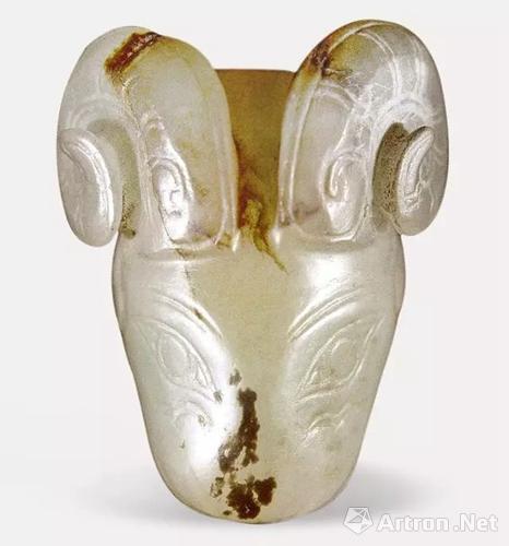 玉羊头 圆雕，白玉，有油脂光泽，褐色沁斑