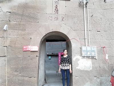 2c1f839a2a74b5d393fccf5e45744d43.jpg 罗.jpg