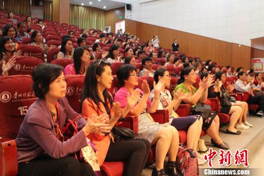 结业典礼现场?！±涔鹩?摄