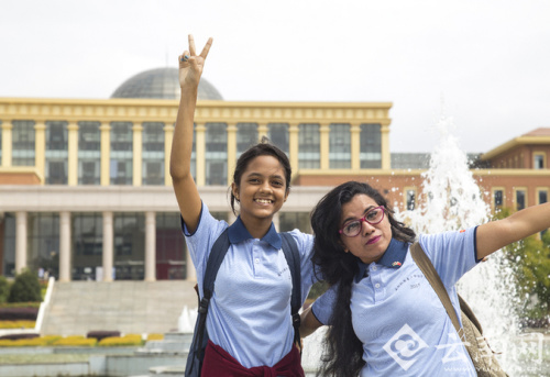 王亚丽和营友。