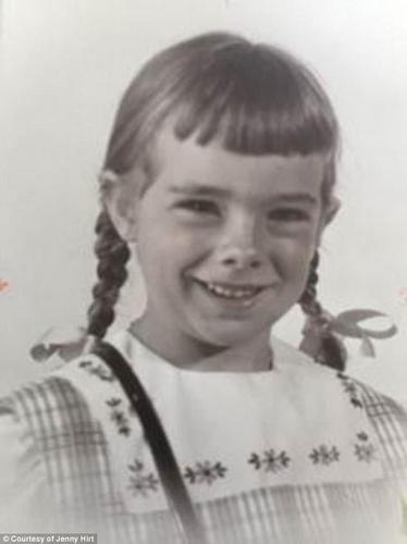 幼儿园第一天,美国小女孩穿了件