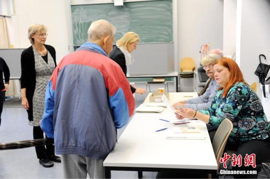 当地时间9月24日上午，德国第十九届联邦议院选举正式拉开帷幕。<a target='_blank' href='http://www.chinanews.com/'>中新社</a>记者 彭大伟 摄