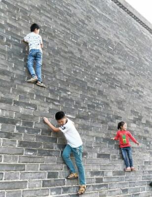 河北正定古城墙成攀岩墙 河北正定古城墙成攀岩墙