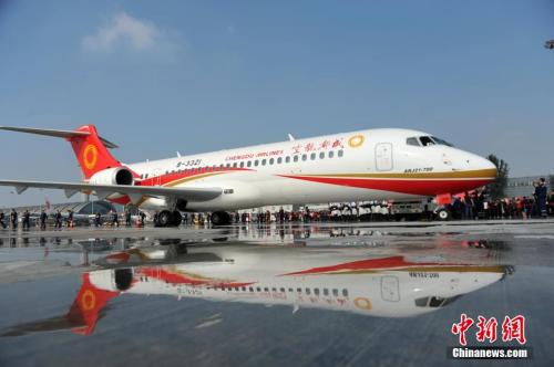 中国首架喷气式支线客机——ARJ21飞机。资料图。张浪 摄