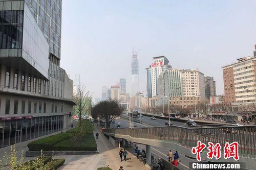 图为北京双井附近的写字楼和居民住宅楼。 <a target='_blank' href='http://www.chinanews.com/' >中新网</a> 程春雨 摄