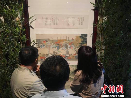 旅顺博物馆所藏清代孙温所绘的《全本红楼梦》被公认为同类作品中的佼佼者，此套绘本今存230帧，为大幅绢本工笔彩绘画册。　胡健 摄