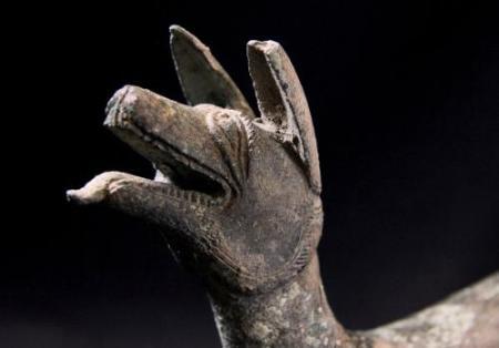 小狗可见精细的眼睫毛和牙齿。(图片来源：可移动文物计划/大英博物馆基金会)