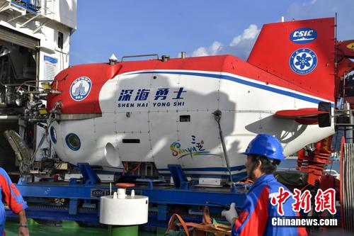 图为“深海勇士”号载人潜水器。 骆云飞 摄
