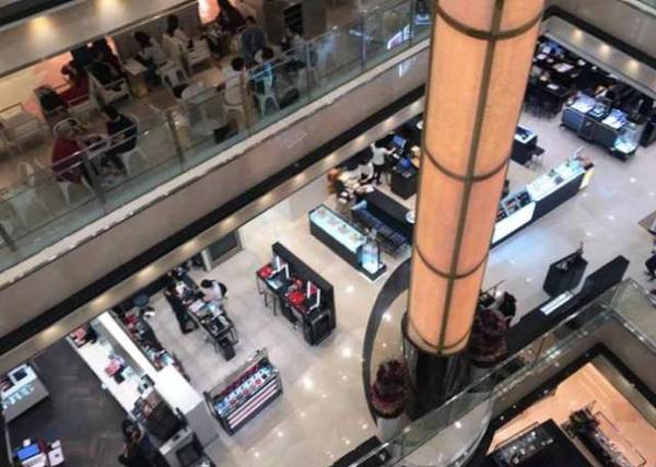 ▲首尔乐天百货空空荡荡。