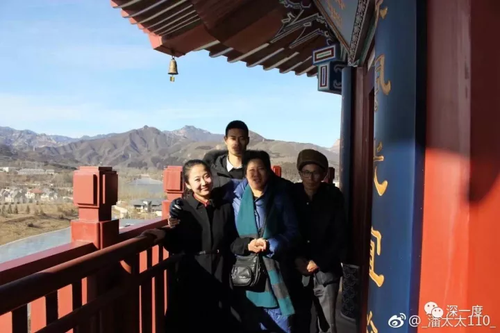 他站在儿子服役的消防队门前 已不认得眼前人是谁