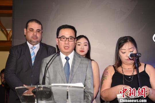 图为巴西圣保罗亚洲文化中心总经理方三京(左二)致辞?！∧尚?摄