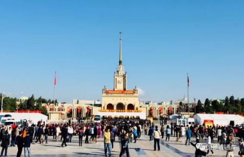 国是直通车 张文娇 摄 点击进入下一页