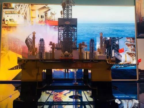 国是直通车 张文娇 摄 点击进入下一页