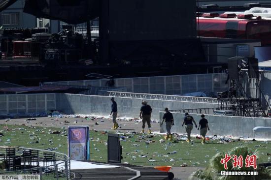 当地时间2017年10月4日，美国拉斯维加斯，联邦调查局调查员封锁事发现场，持续调查拉斯维加斯枪击案。