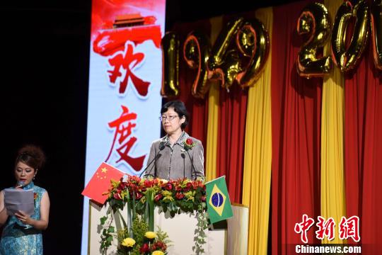 中国侨网图为中国驻圣保罗总领事陈佩洁致辞。　莫成雄　摄