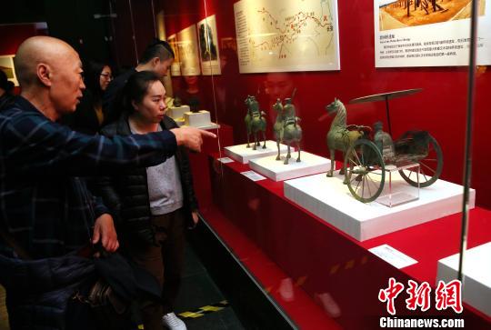 图为展览现场?！≌旁?摄