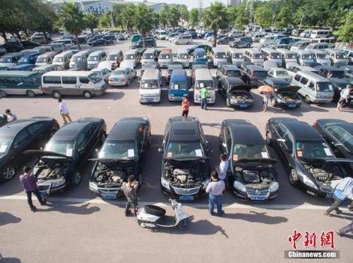 资料图:公务用车拍卖 黄威铭 摄 点击进入下一页