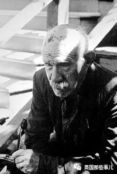 看门人用40年画1万5千页奇幻史诗 其房间成博物馆