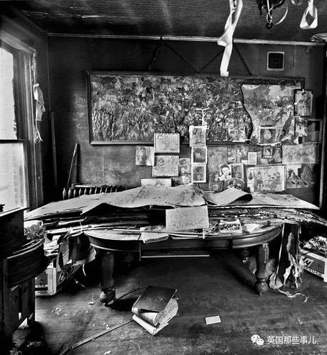 看门人用40年画1万5千页奇幻史诗 其房间成博物馆