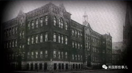 看门人用40年画1万5千页奇幻史诗 其房间成博物馆