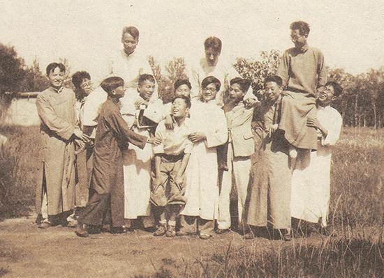 夏鼐与王栻、徐贤修、吴景荣等同乡同学的合影