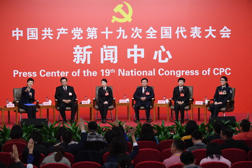 (1)十九大新闻中心举行集体采访活动 (1)十九大新闻中心举行集体采访活动