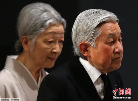 资料图:日本天皇夫妇。 点击进入下一页