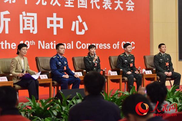 4位军队党代表受访 4位军队党代表受访