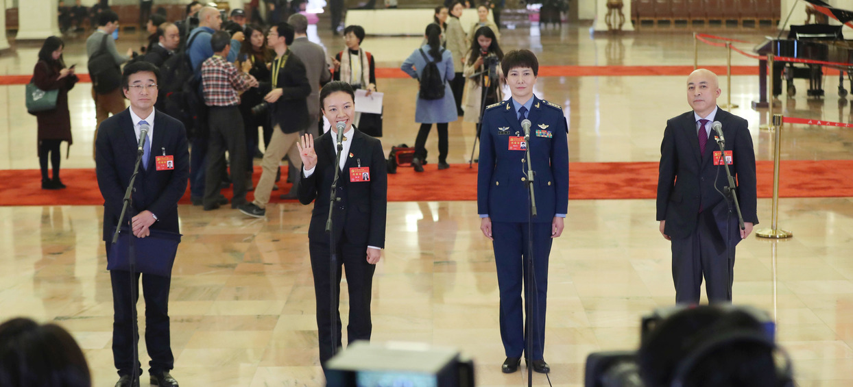   "党代表通道"举行第三场采访活动