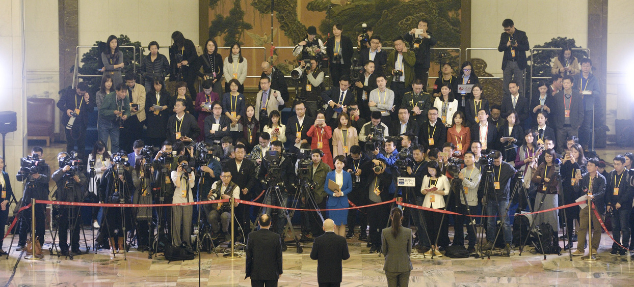     "党代表通道"举行第三场采访活动