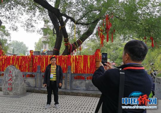 2017年“华文教育·示范学?；袒垢涸鹑嘶男小被疃伪鲈诤槎创蠡笔飨铝粲??！⊙罱苡?摄