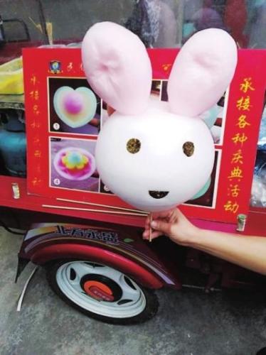 小伙与他的各种造型棉花糖 点击进入下一页