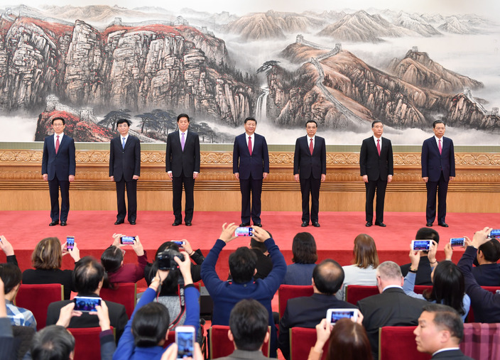 习近平等十九届中共中央政治局常委同中外记者见面