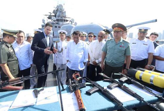 菲总统会见美防长照本宣科 次日高调接受俄军火